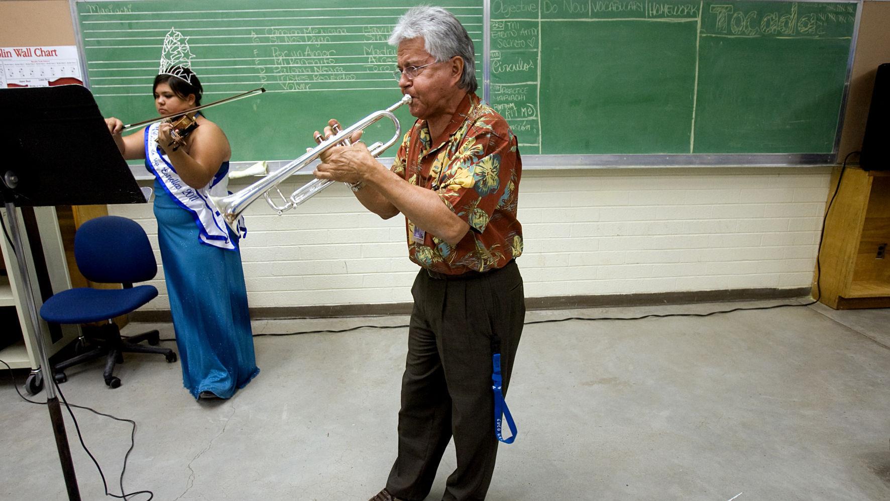 Tucson mariachi, 'beloved maestro' 'Cuco' Del Cid, dies at 73; services scheduled for Monday